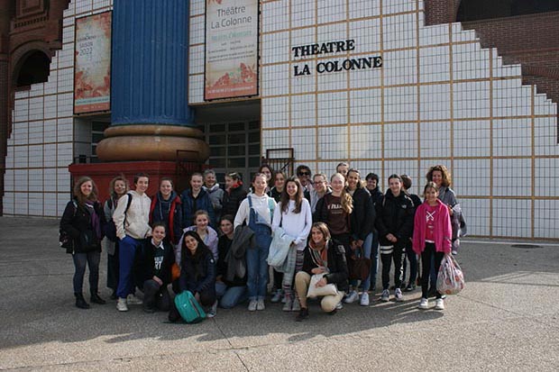 Cie Pierre de L une - Regards chorégraphiques 2023 - photo de groupe à Miramas (13) - photo : ©Hélixes